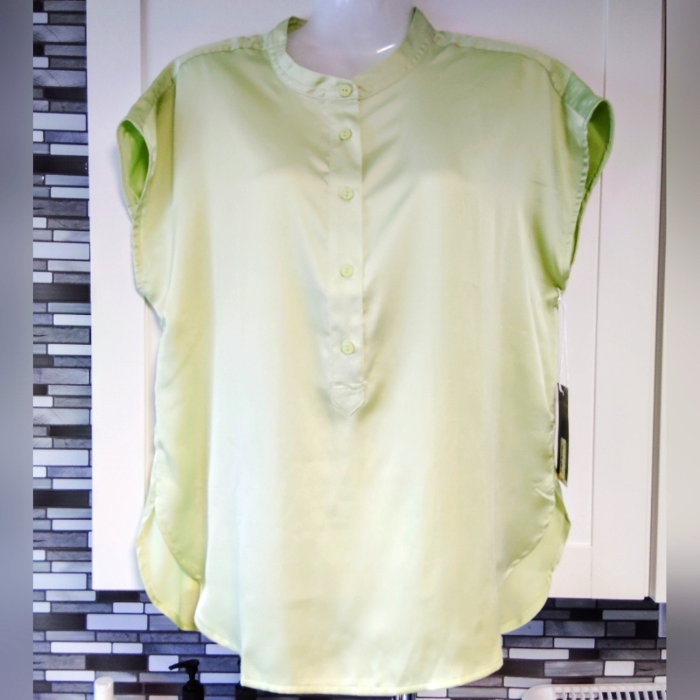 NWT -Worthington flowy half button down blouse